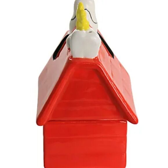 Peanuts Classic Dog House Salt & Pepper Set - Picture 4 of 11